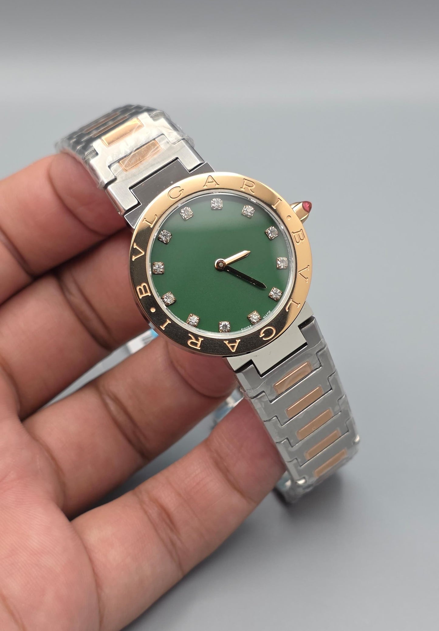 Luxury Two-Tone Ladies Watch – Green Dial Edition