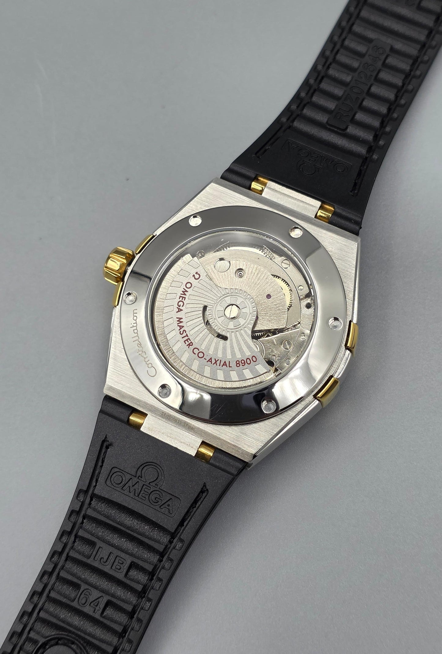 Luxury Silver & Rose Gold Watch – Black Bezel, Rubber Strap