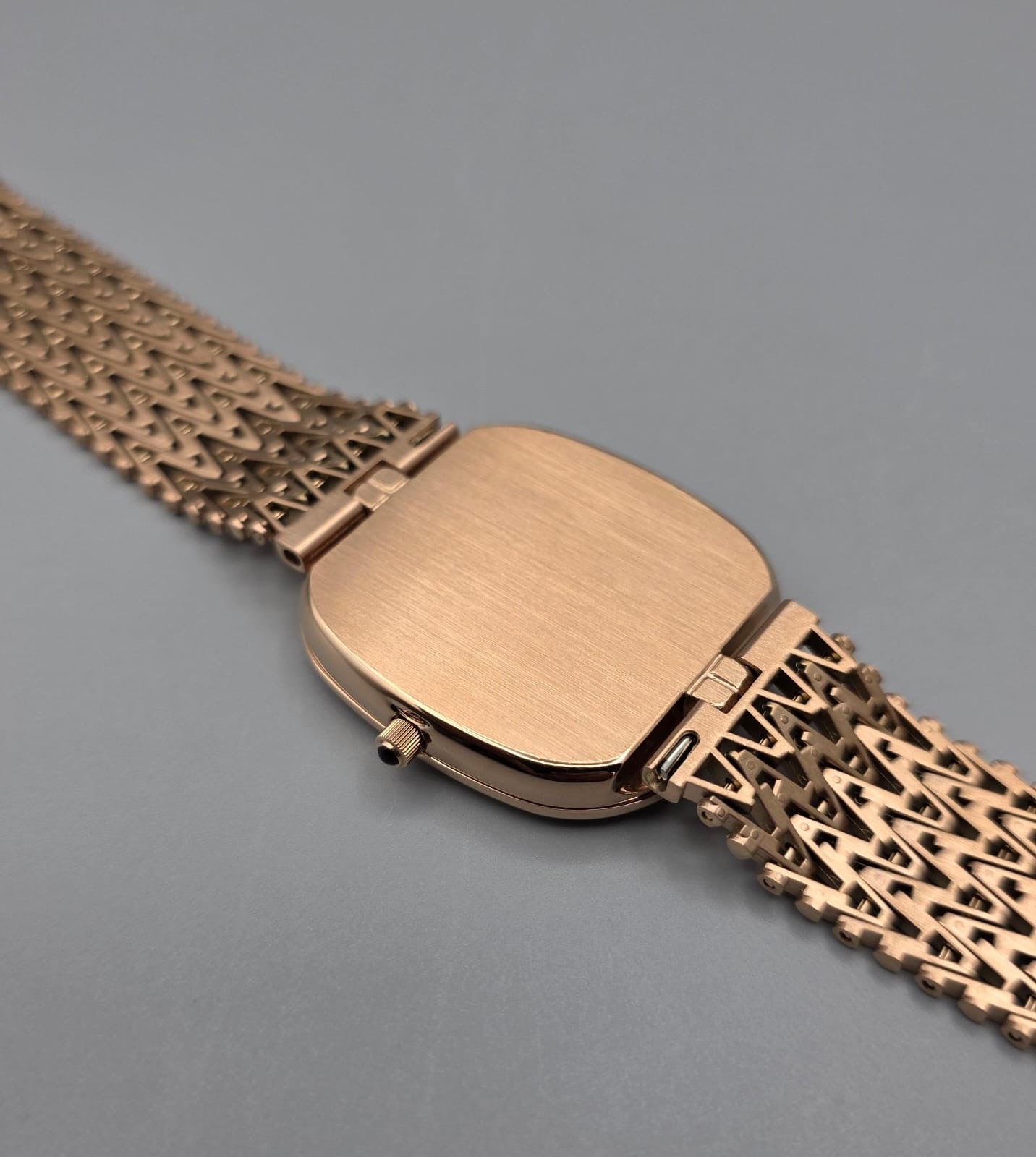 Luxury Dress Watch – Golden Ellipse Rose Gold Black Dial Chain Edition