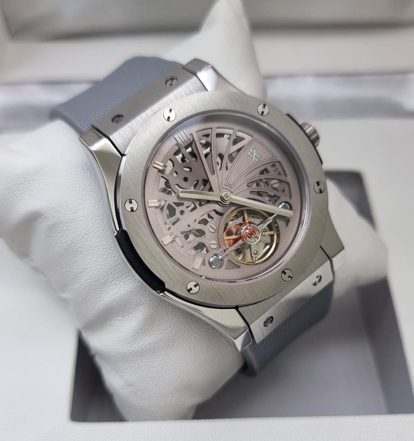 High Quality Luxury Branded Watch - Silver