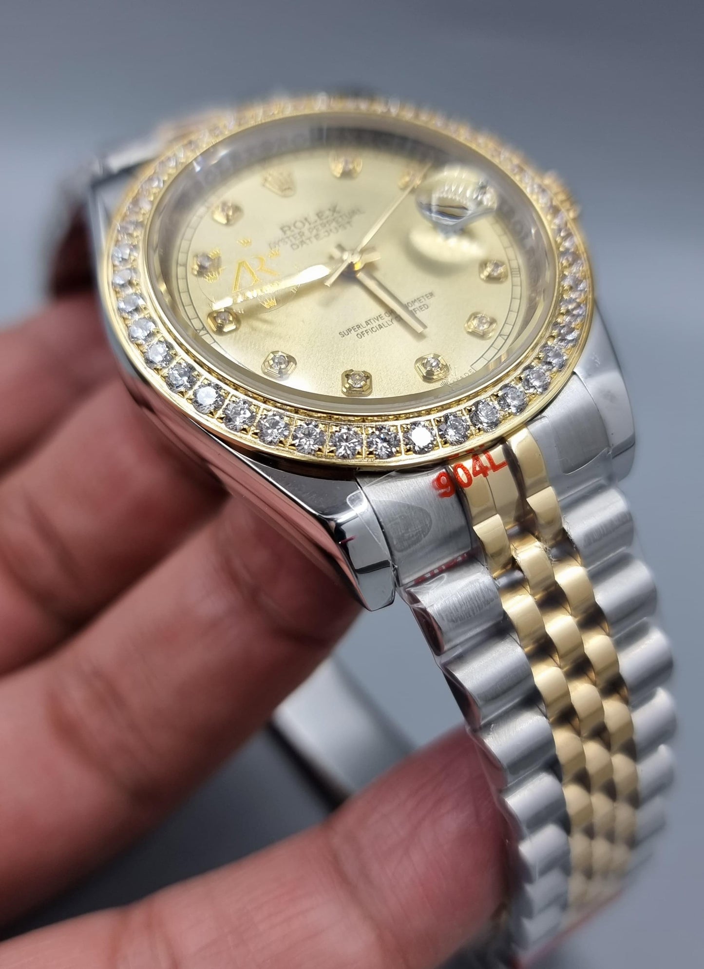 High Quality Luxury Branded Watch - Gold Dail