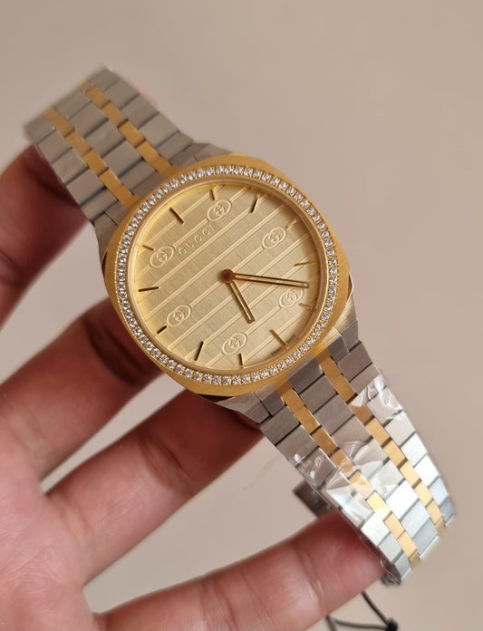 High Quality Luxury Branded Watch - Golden Dail