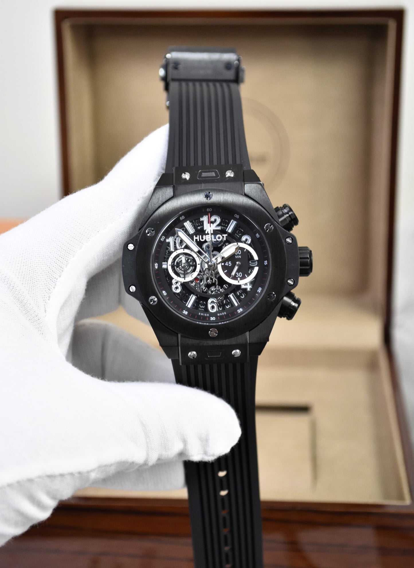 High Quality Luxury Branded Watch - Pure Black