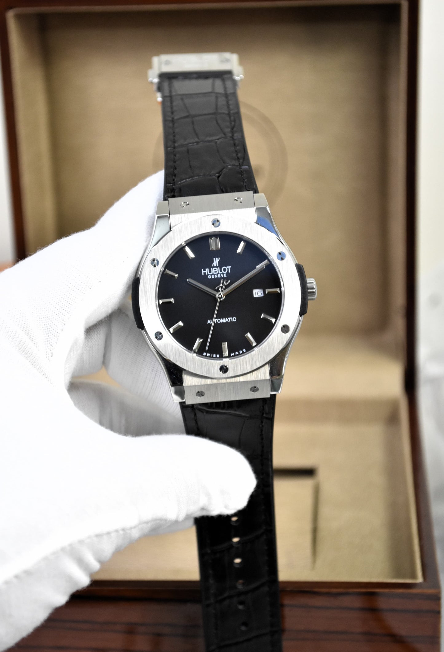 High Quality Luxury Branded Watch - Black Leather
