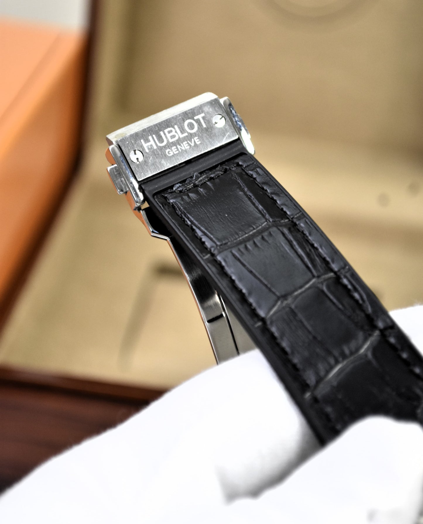 High Quality Luxury Branded Watch - Black Leather