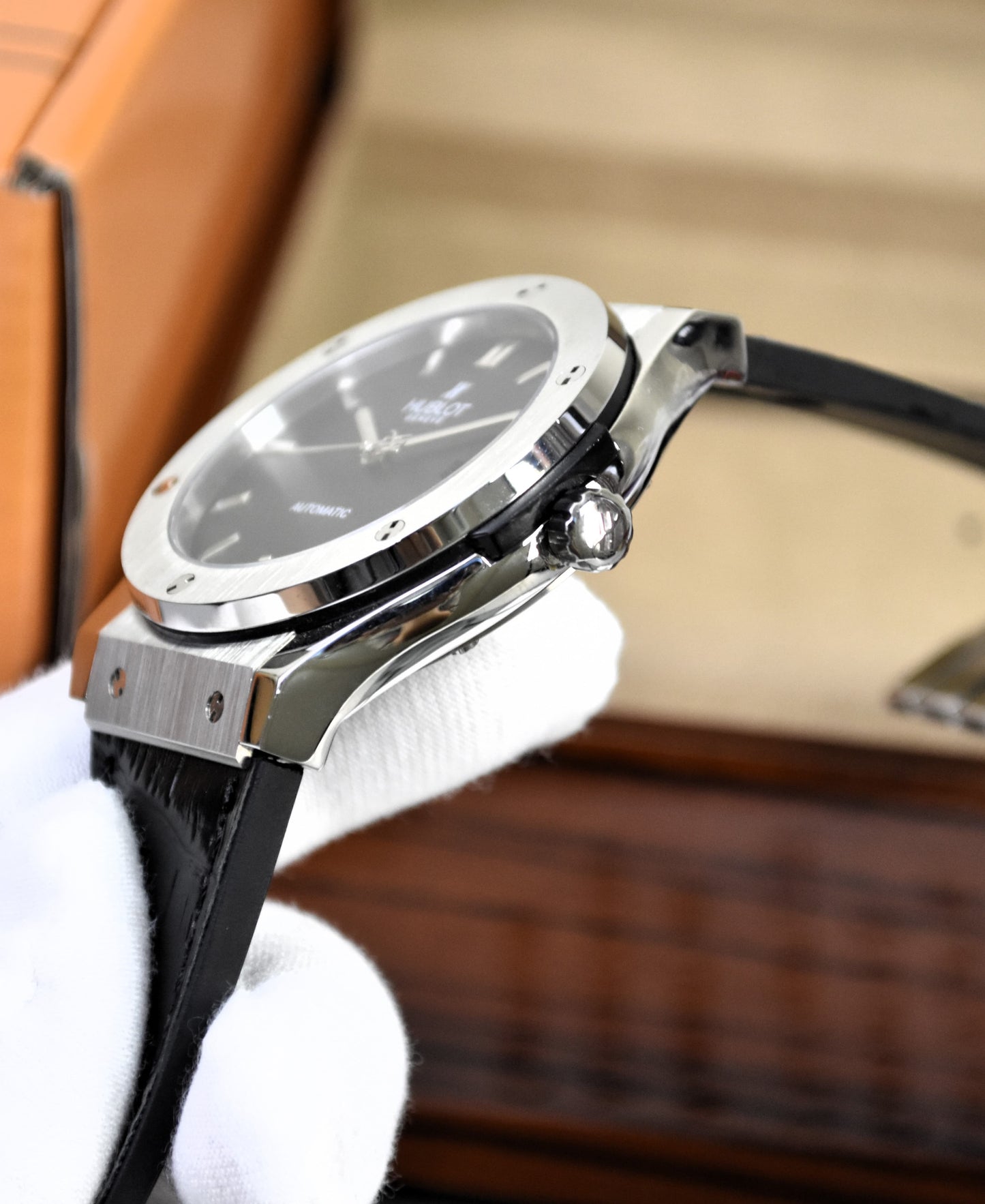 High Quality Luxury Branded Watch - Black Leather