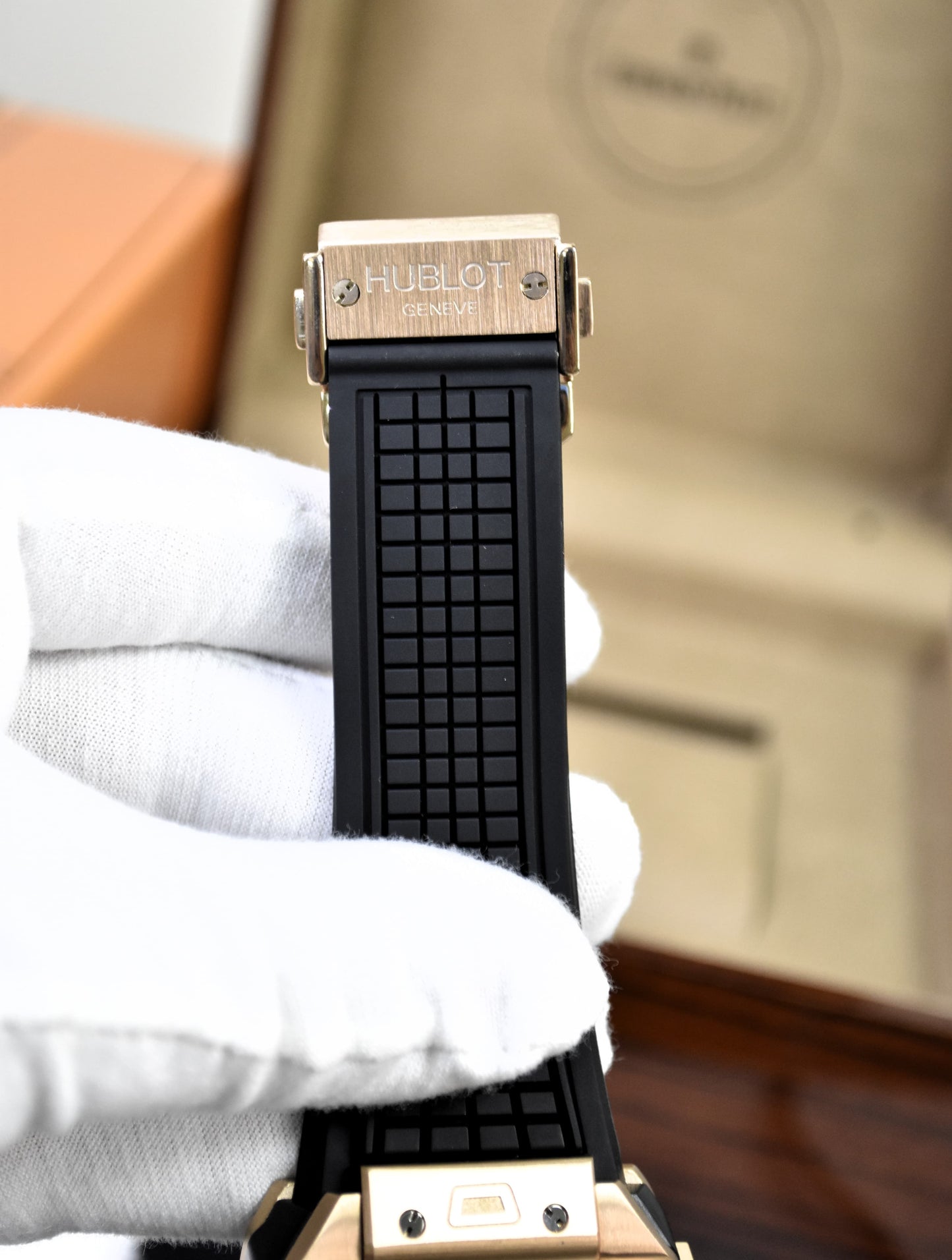 High Quality Luxury Branded Watch - Black Gold