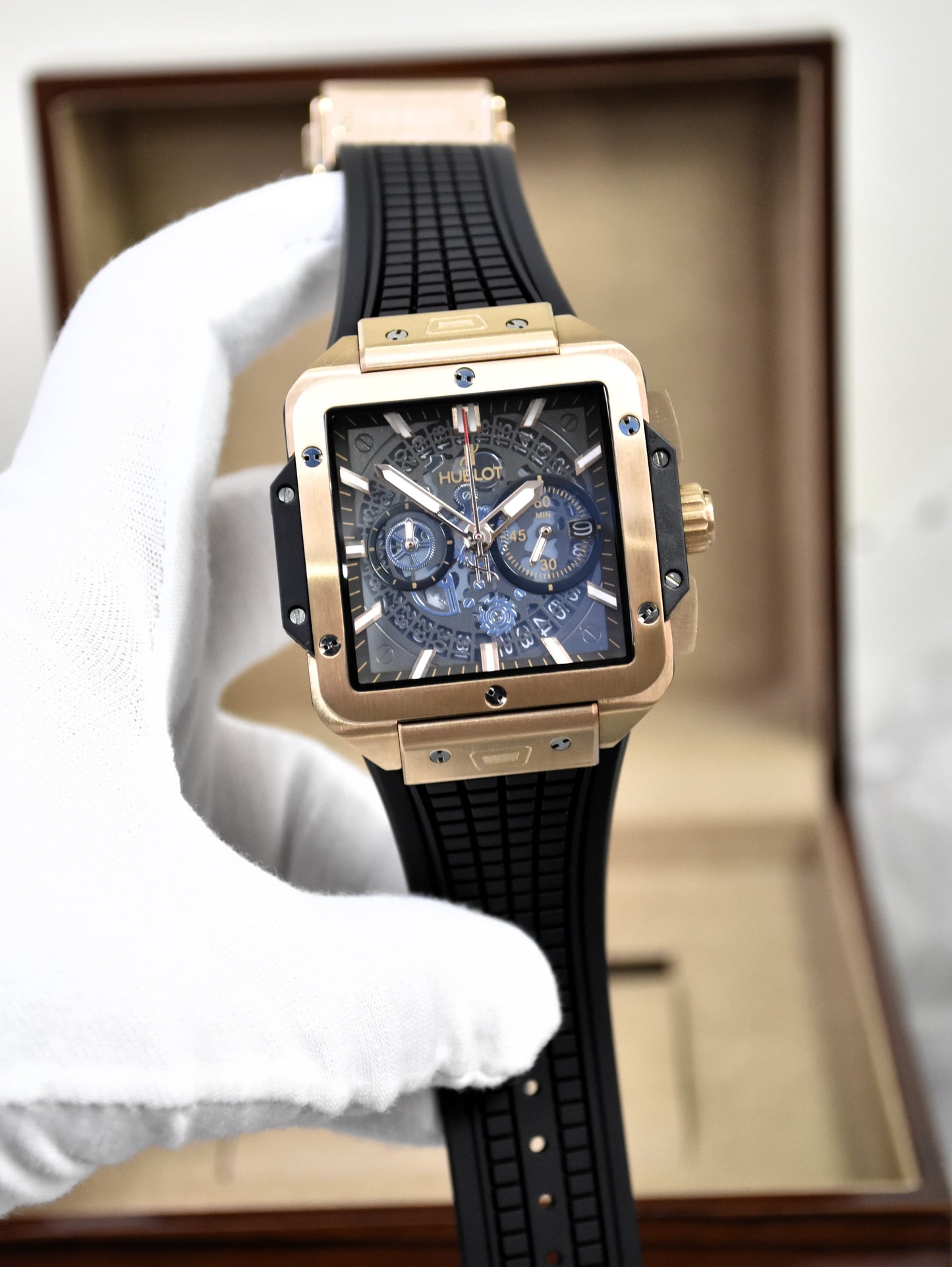 High Quality Luxury Branded Watch - Black Gold