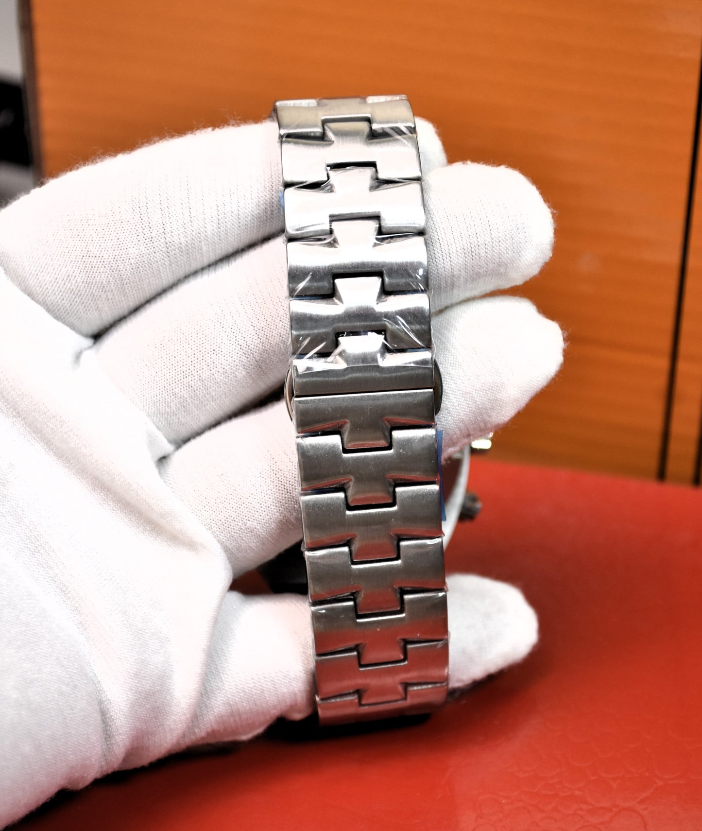 High Quality Luxury Branded Watch - White Dail