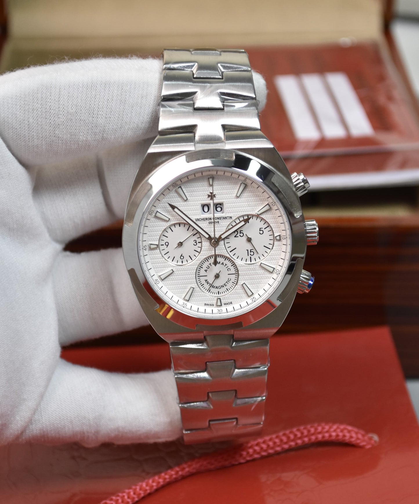 High Quality Luxury Branded Watch - White Dail