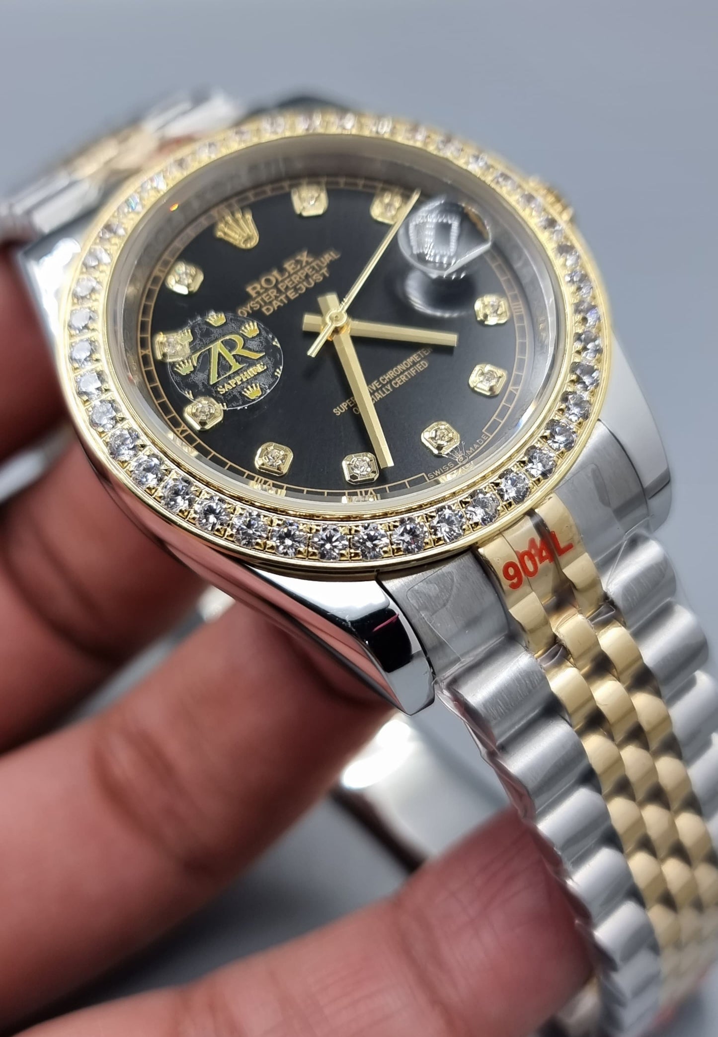 High Quality Luxury Branded Watch - Black Dail