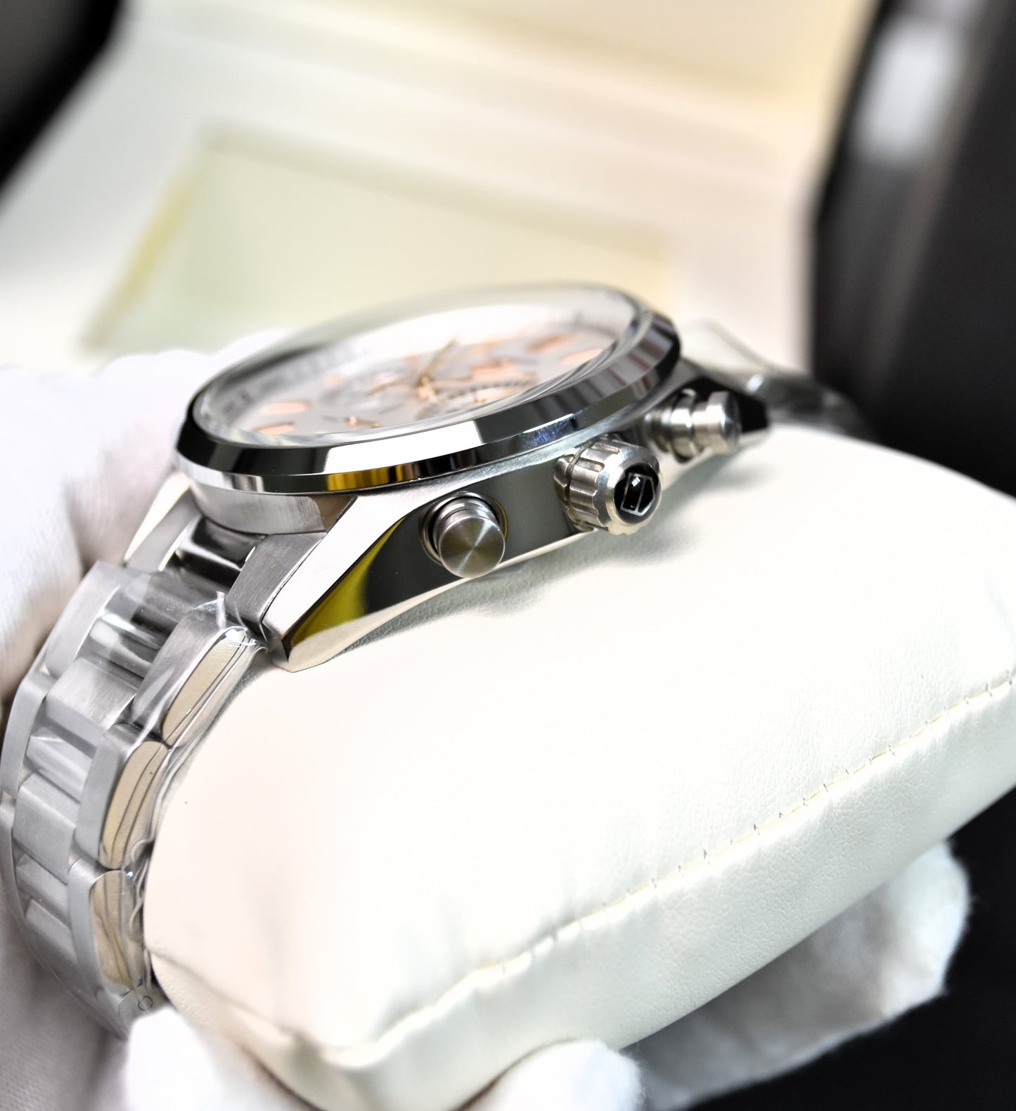 High Quality Luxury Branded Watch - White Dail
