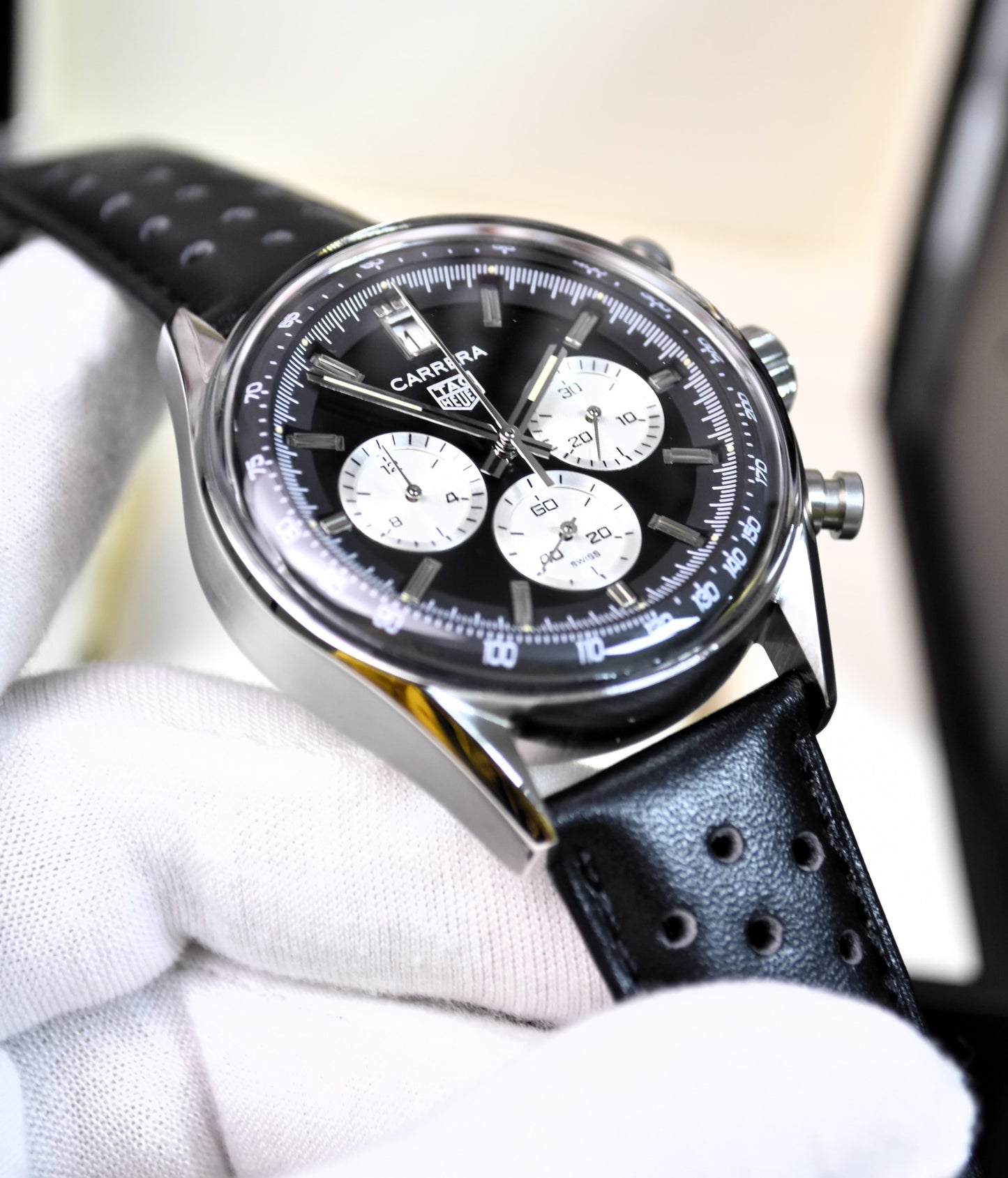 High Quality Luxury Branded Watch - Black Dail